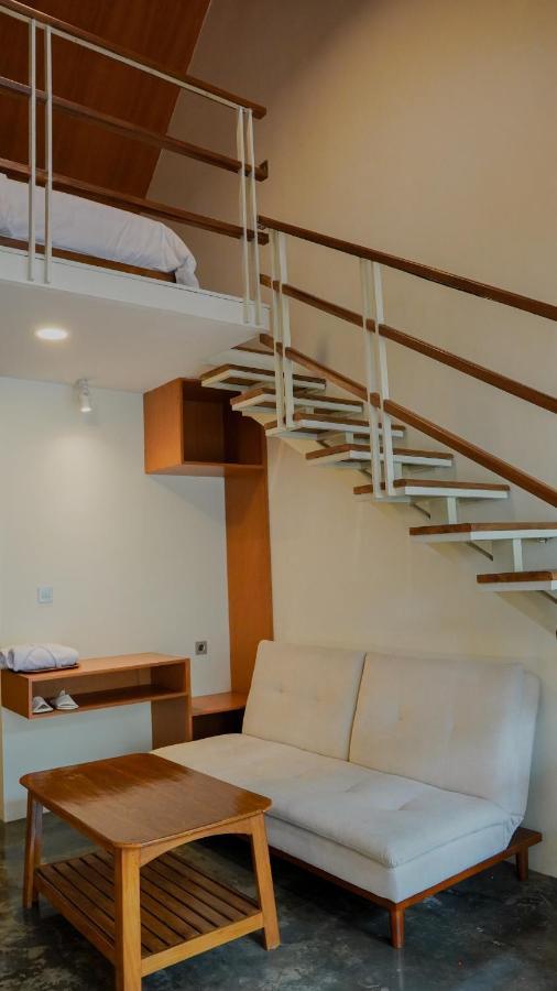 Smedi Coliving Hotell Yogyakarta Exteriör bild