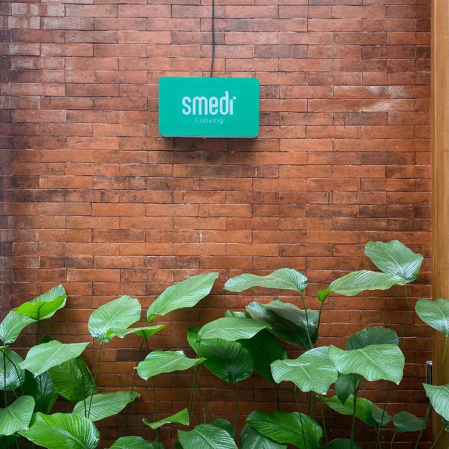 Smedi Coliving Hotell Yogyakarta Exteriör bild