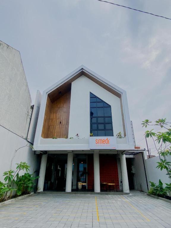 Smedi Coliving Hotell Yogyakarta Exteriör bild