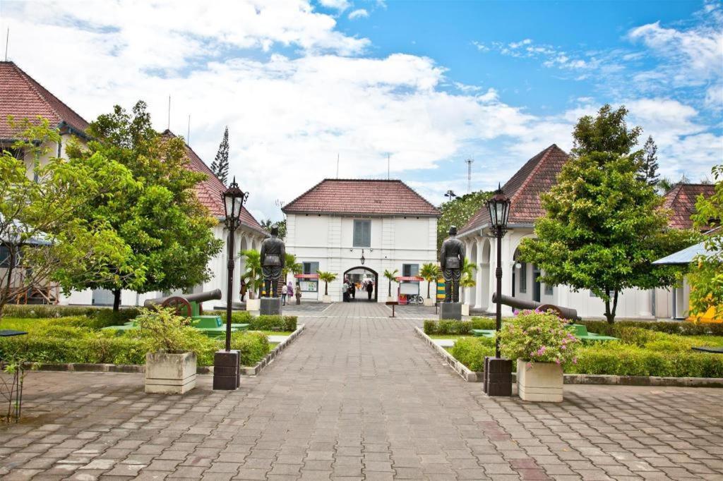 Smedi Coliving Hotell Yogyakarta Exteriör bild