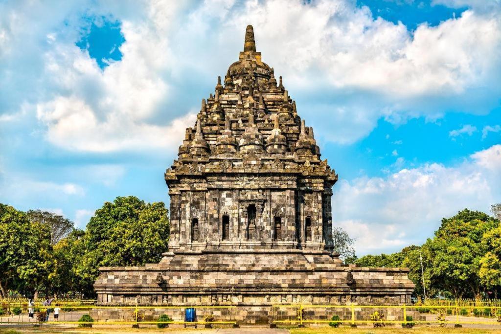 Smedi Coliving Hotell Yogyakarta Exteriör bild