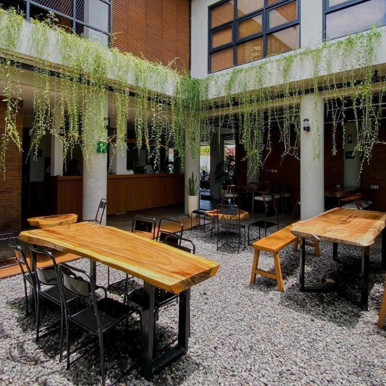 Smedi Coliving Hotell Yogyakarta Exteriör bild